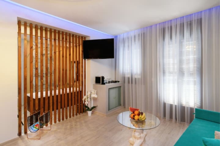 Diamond Suites