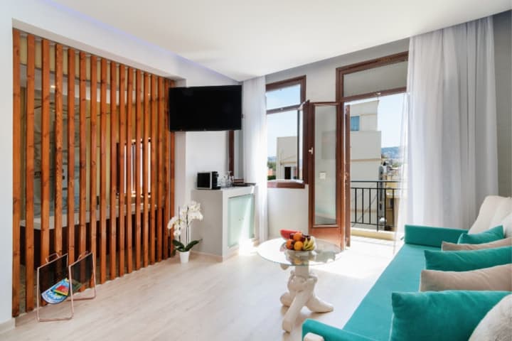 Diamond Suites