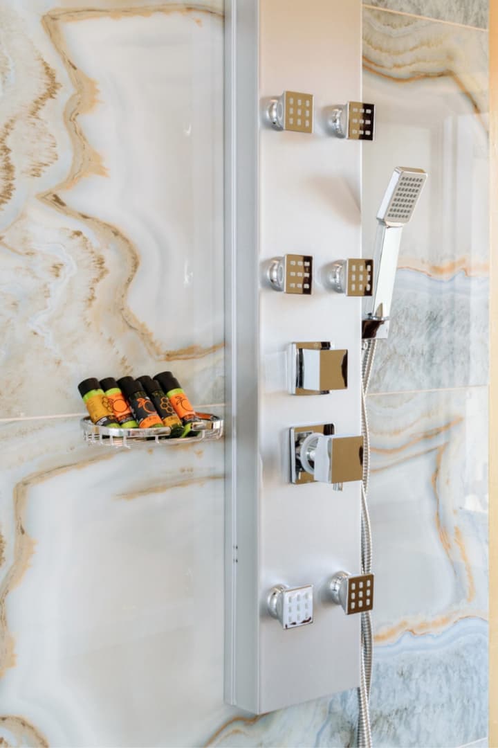Diamond Suites