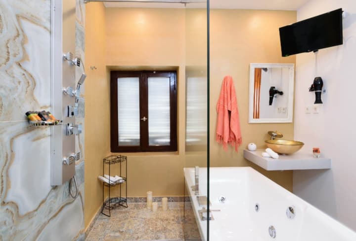 Diamond Suites