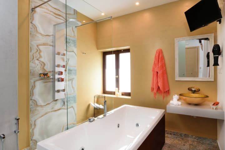 Diamond Suites
