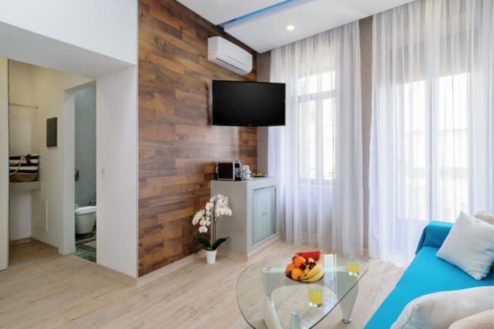 Diamond Suites