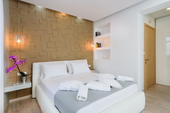 Diamond Suites