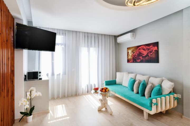 Diamond Suites