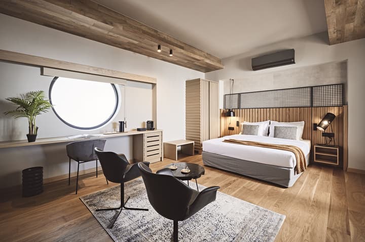 Cama Luxury Suites Glyfada