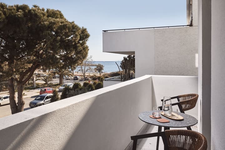 Cama Luxury Suites Glyfada