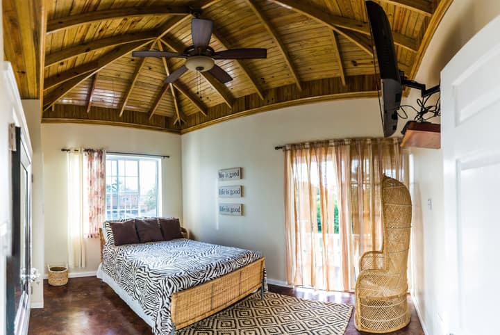 Blue Paloma Bed & Breakfast