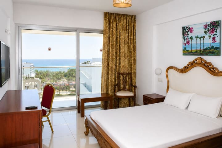 Corfu Hotel