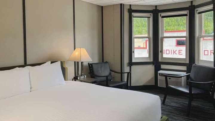 Midnight Sun, a Coast Hotel