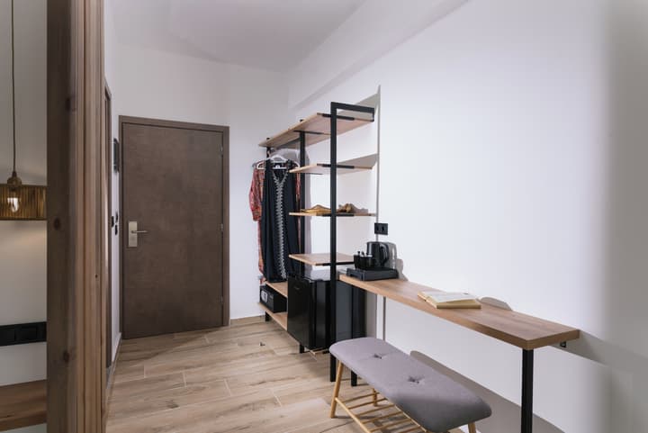 ELEATERRA HOTEL