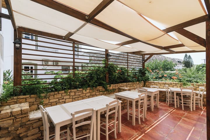 ELEATERRA HOTEL