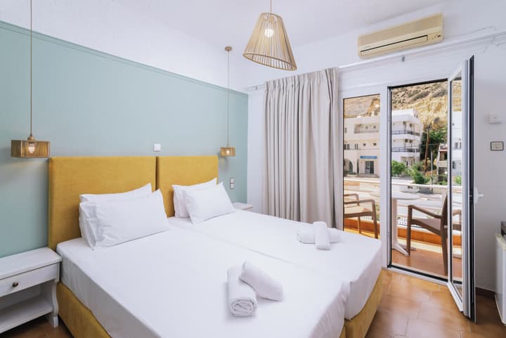 ELEATERRA HOTEL