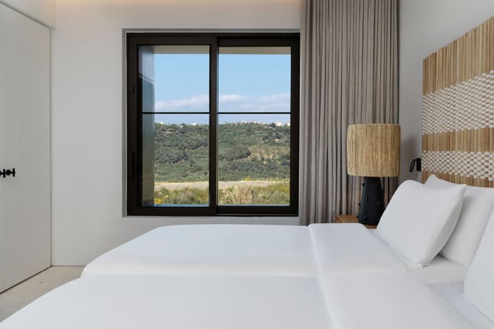 W Costa Navarino