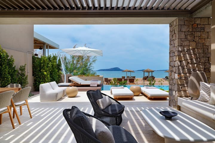 W Costa Navarino