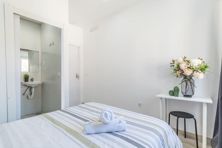 AYZ Silvela - Auto check-in property