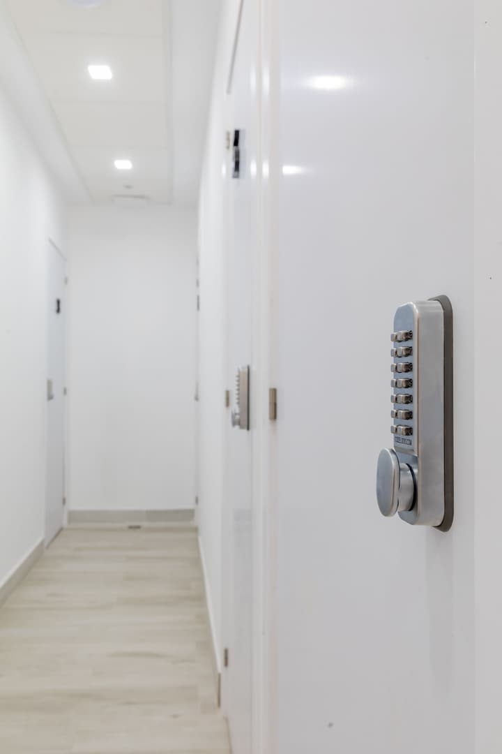 AYZ Silvela - Auto check-in property