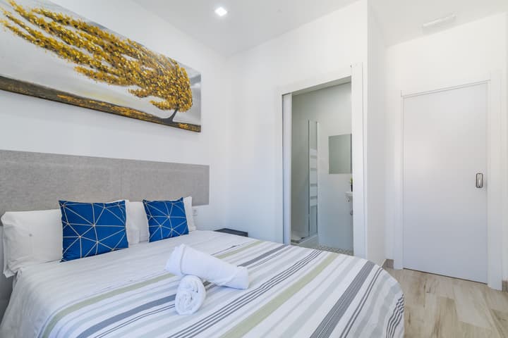 AYZ Silvela - Auto check-in property