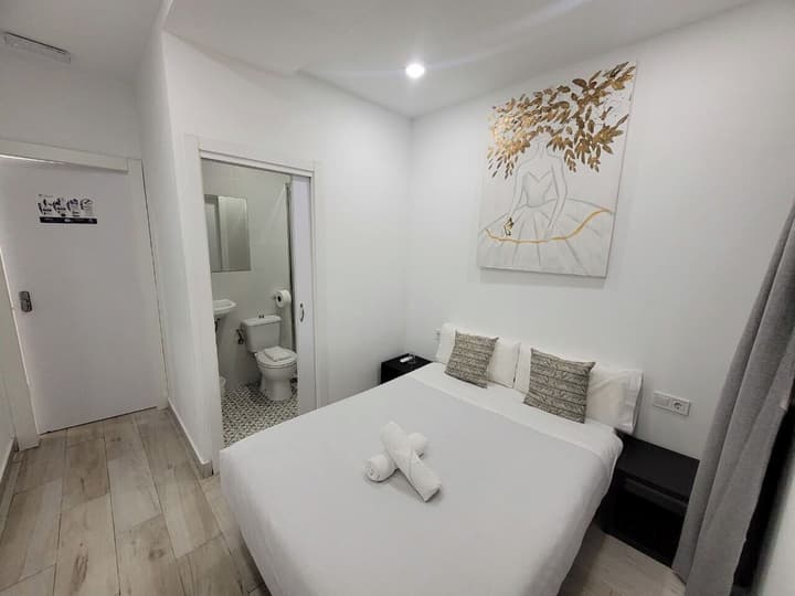 AYZ Silvela - Auto check-in property