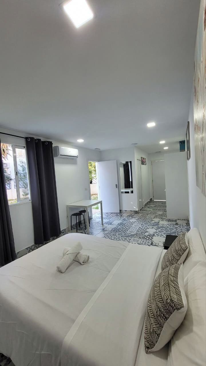 AYZ Silvela - Auto check-in property