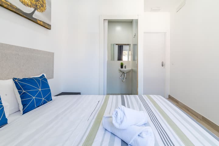 AYZ Silvela - Auto check-in property