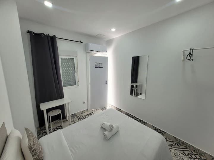 AYZ Silvela - Auto check-in property