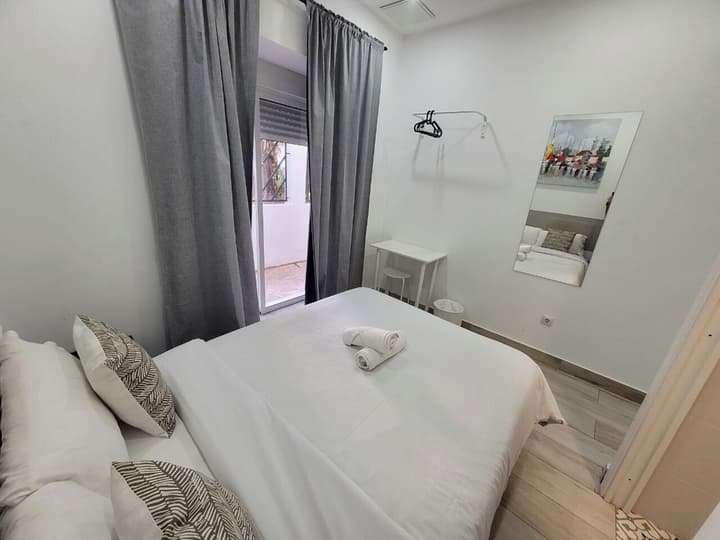 AYZ Silvela - Auto check-in property