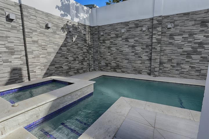 Glencoe Townhome With Loft Jacuzzi and Pool