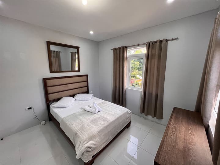 Glencoe Townhome With Loft Jacuzzi and Pool