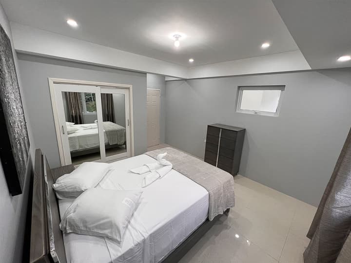 Glencoe Townhome With Loft Jacuzzi and Pool