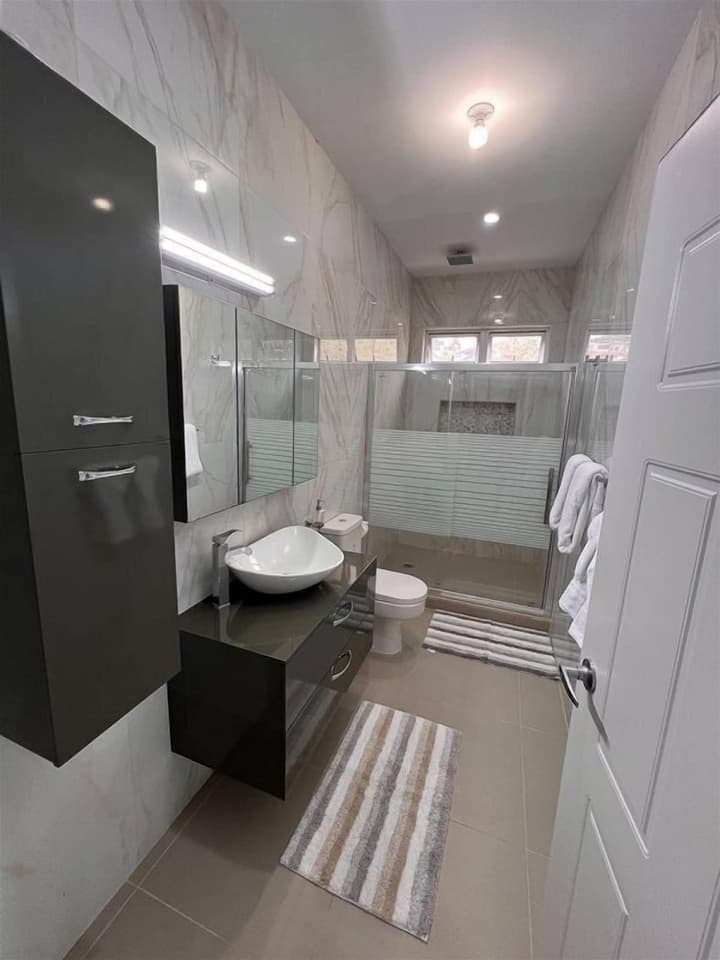 Glencoe Townhome With Loft Jacuzzi and Pool