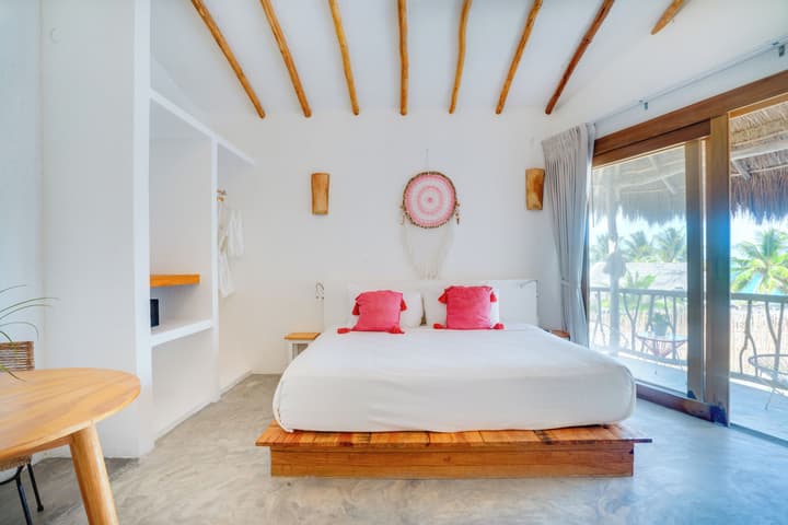 Punta Blanca | Beachfront Boutique Hotel