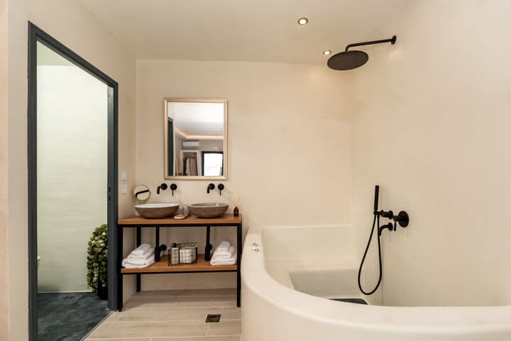 Saint Sin Suites