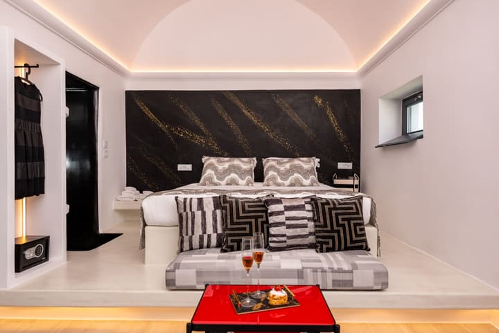 Saint Sin Suites