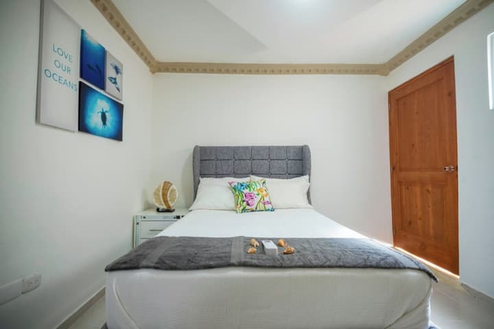 Room-central 1bd and Bth With Common Pic