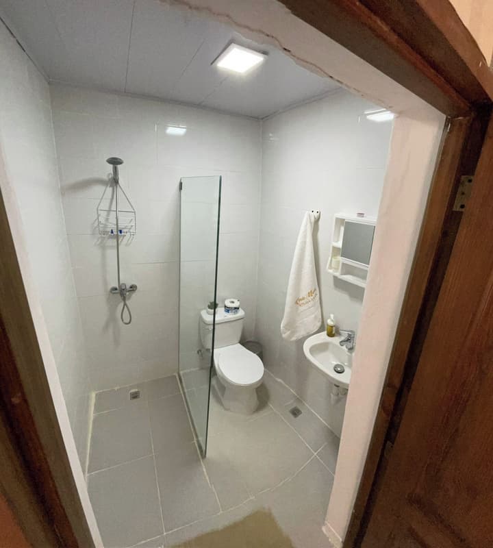 Room-central 1bd and Bth With Common Pic