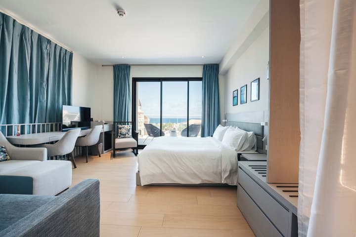 Elements Hotel & Shops