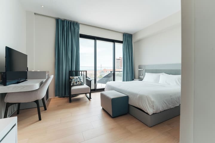 Elements Hotel & Shops