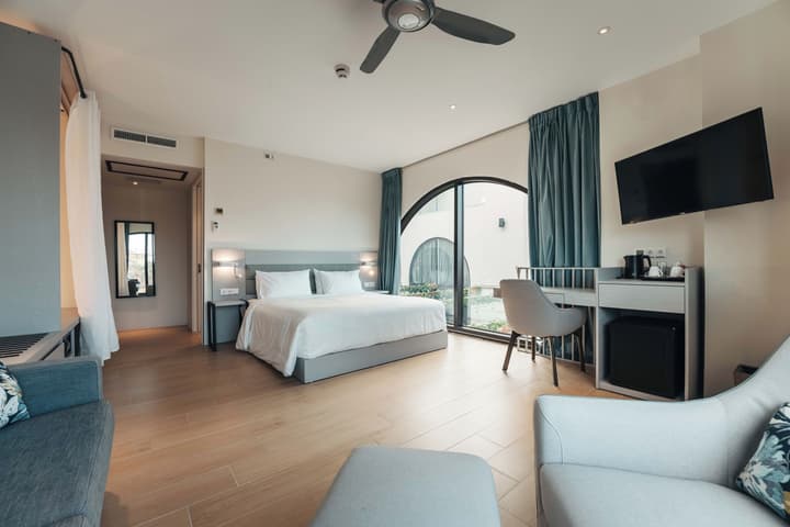 Elements Hotel & Shops