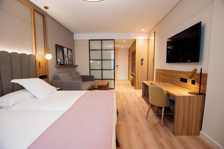 Hotel Giralda Center