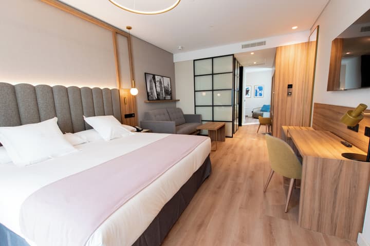 Hotel Giralda Center