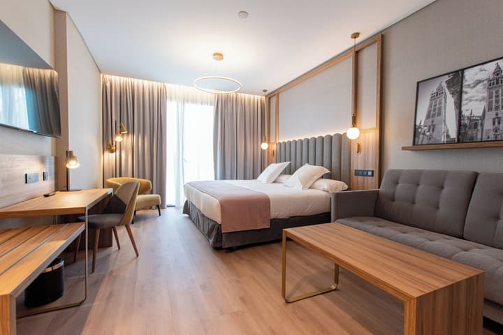 Hotel Giralda Center