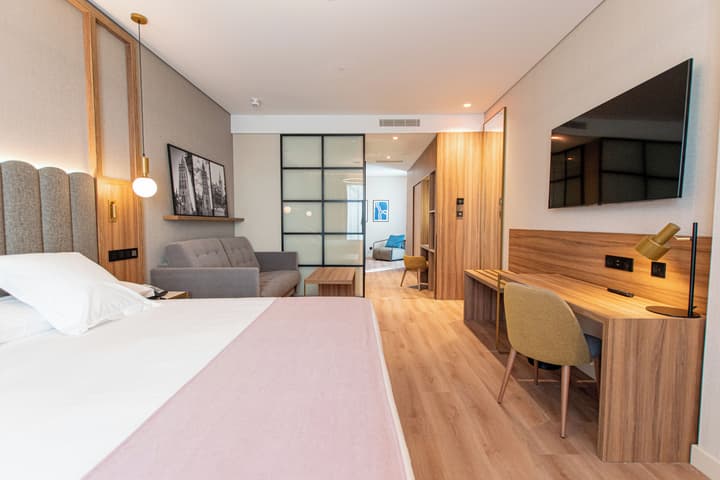 Hotel Giralda Center