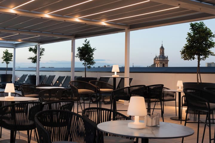 Hotel Giralda Center