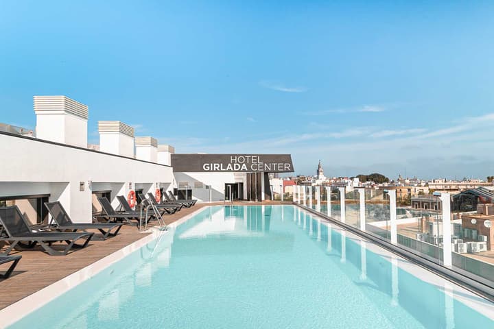 Hotel Giralda Center