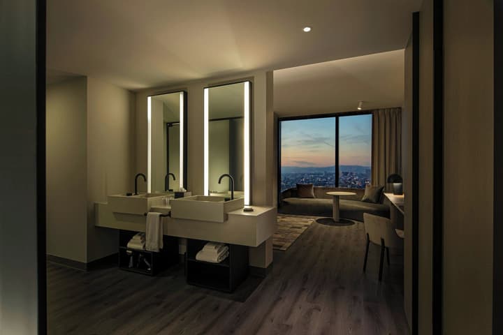 AC Hotel Downtown Los Angeles, a Marriott Hotel