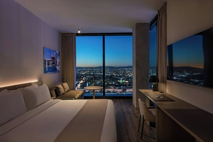 AC Hotel Downtown Los Angeles, a Marriott Hotel