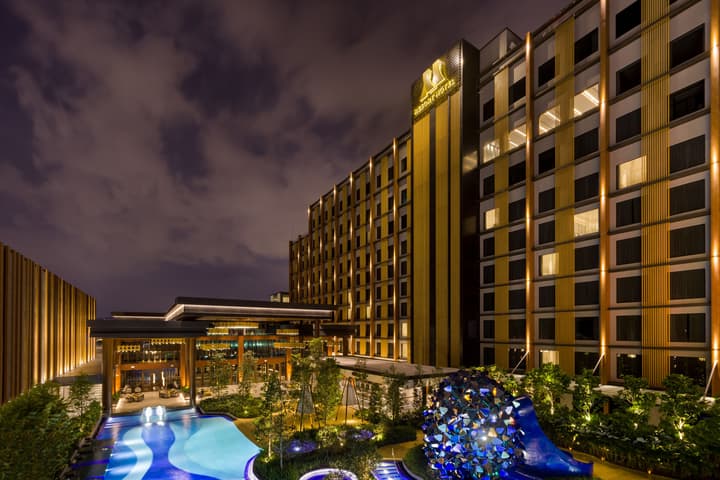 M Resort & Hotel