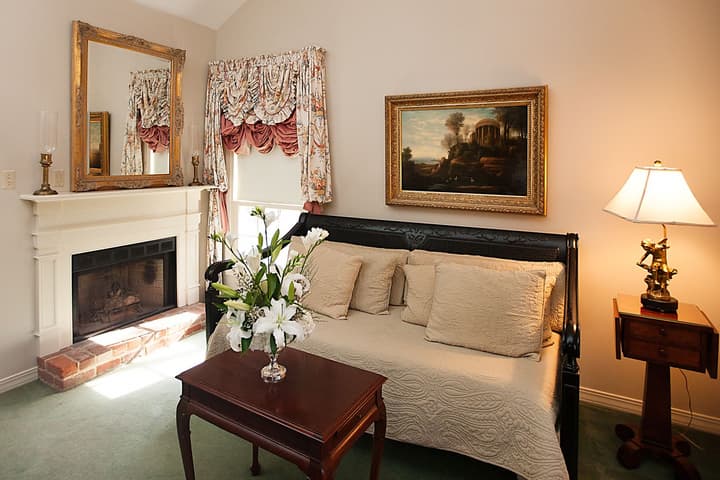 Monmouth Historic Inns and Gardens