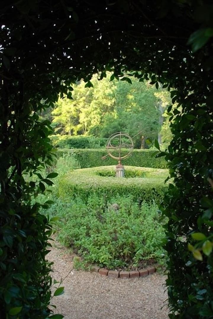 Monmouth Historic Inns and Gardens