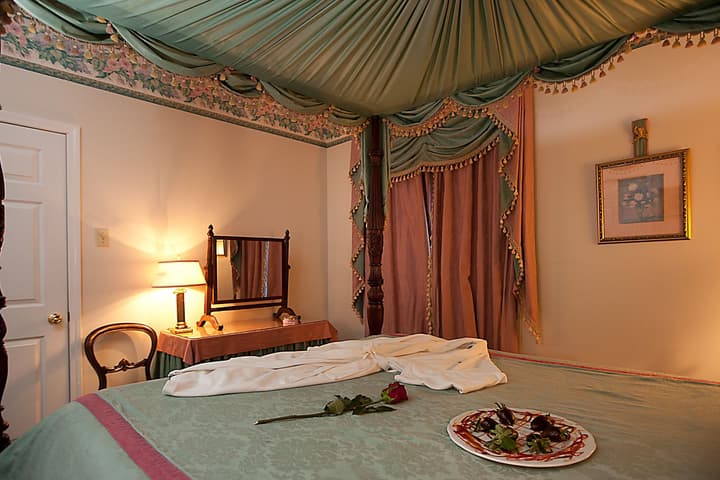 Monmouth Historic Inns and Gardens